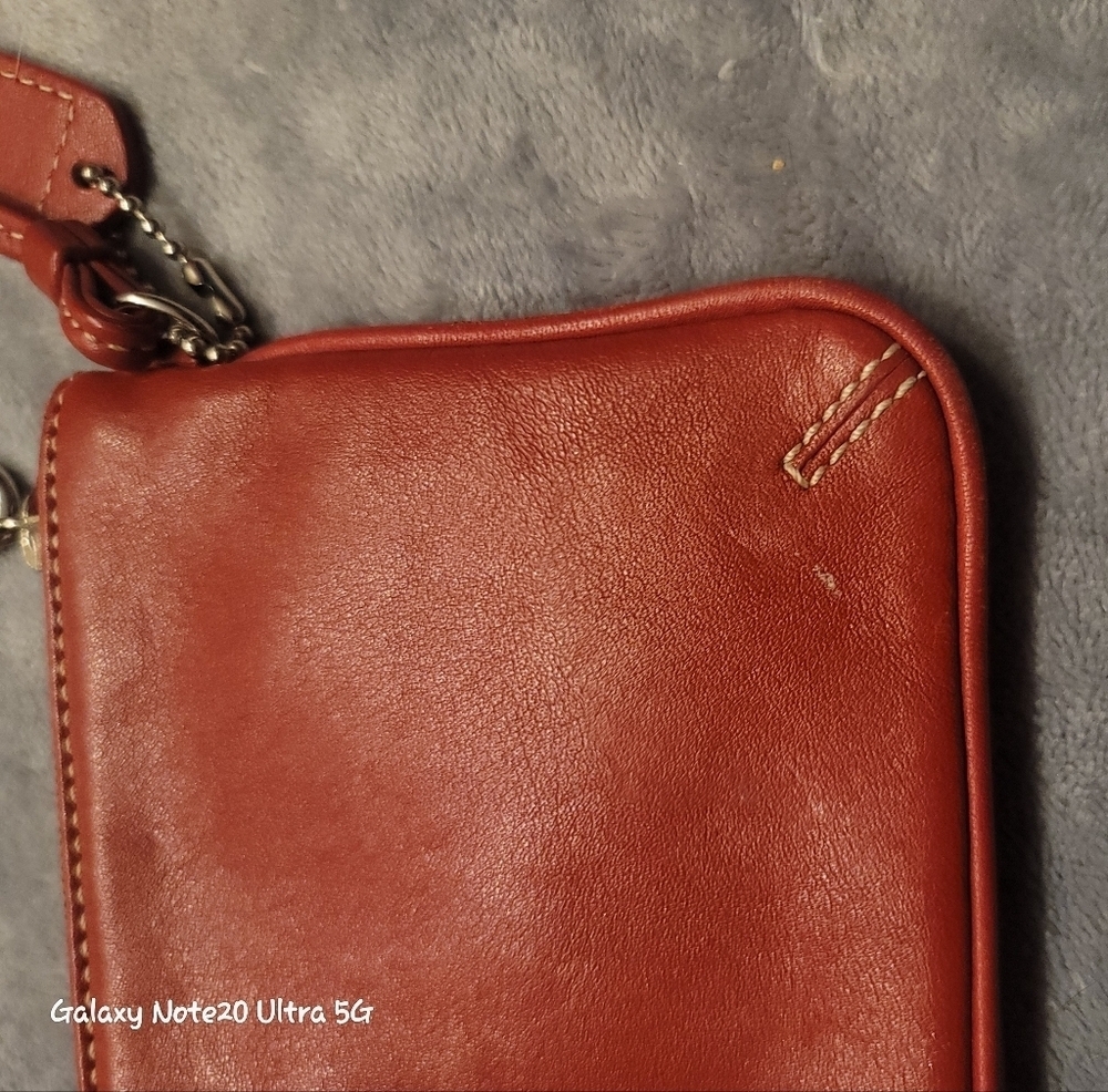 0603. EUC ~ Vintage Red ~ COACH Wristlet ~ Lining, Strap & Charm Tag are perfect - Picture 13 of 13